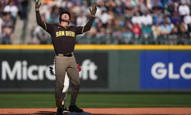 Padres’ offense takes another swing in satisfying sweep of Mariners