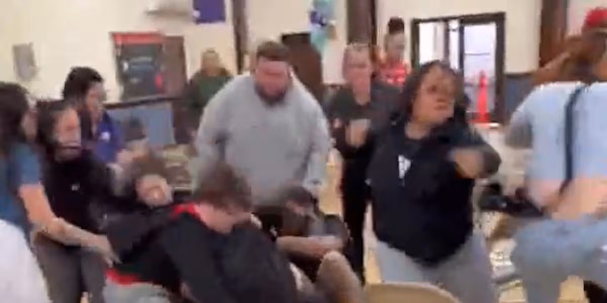 Parents brawl over seating at Toledo kindergarten graduation ceremony