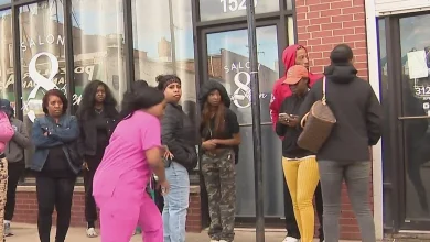 Parents outraged after not receiving their teen's prom dresses from Humboldt Park shop