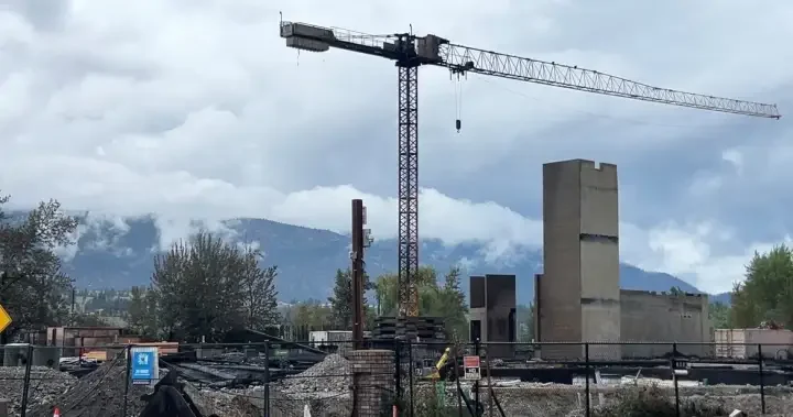 Penticton residents displaced due to safety risk from compromised crane following fire