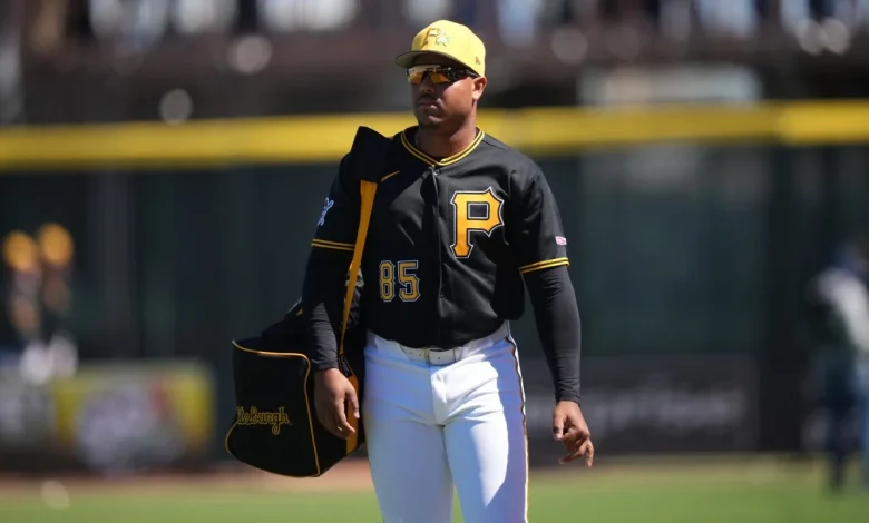 Pirates call up red-hot prospect Esmerlyn Valdez for game vs. Blue Jays