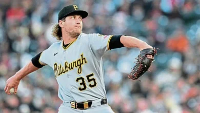 Pirates erupt for season-high 20 hits in blowout win over Giants