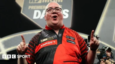 Premier League Darts 2026 results: Stephen Bunting beats Luke Humphries in Sheffield