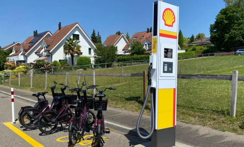 Rätselhafte Aktion in Regensdorf: Scherzkekse bauen Stele von Velo-Verleih zur Zapfsäule um
