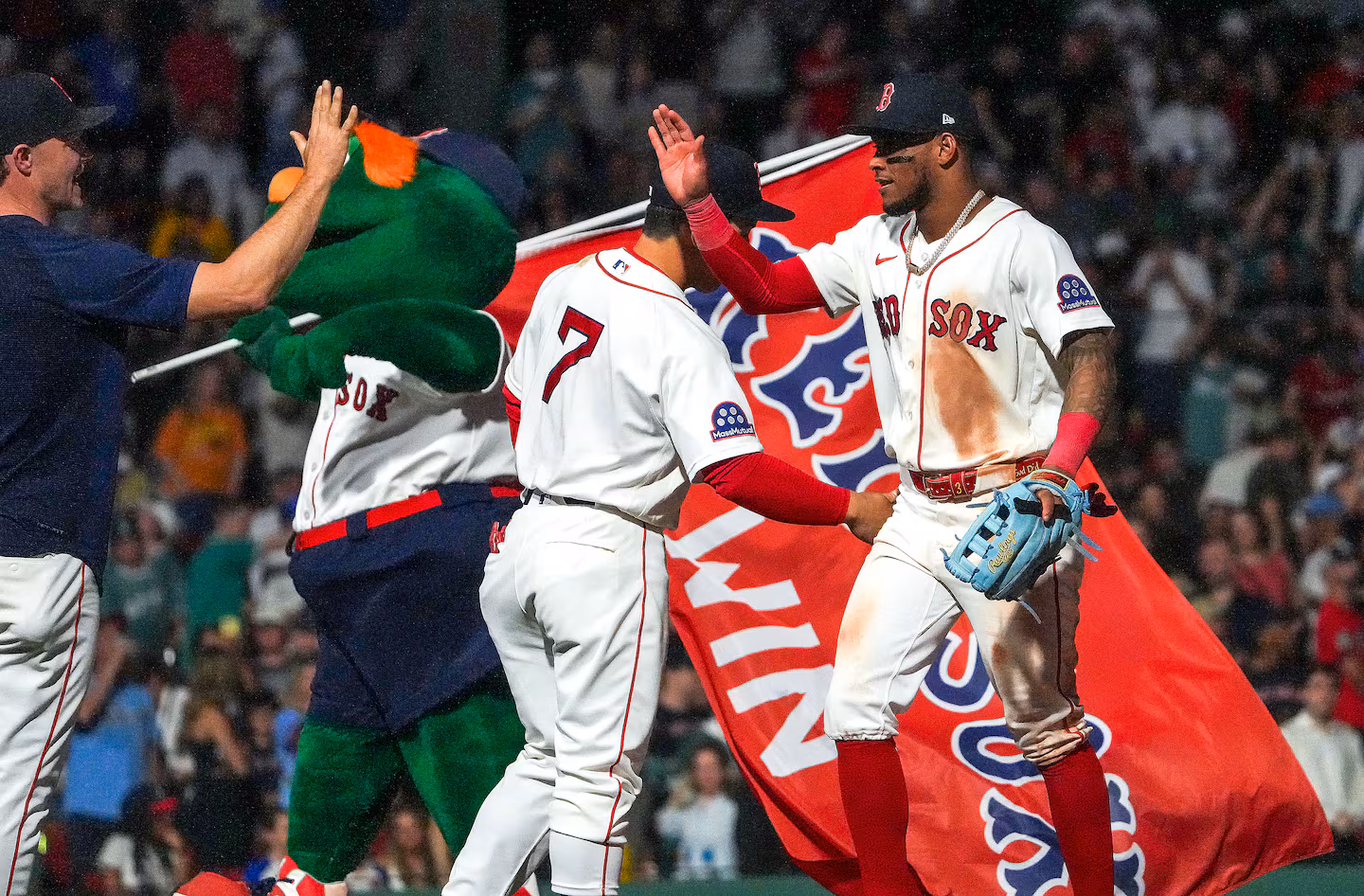 Red Sox stack up singles during a six-run fourth inning, shut out Braves as starter Connelly Early cruises