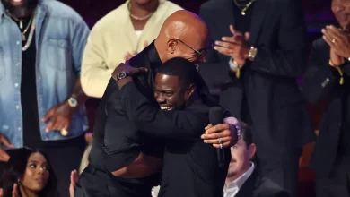 'Roast of Kevin Hart' has Chelsea Handler, The Rock bringing burns