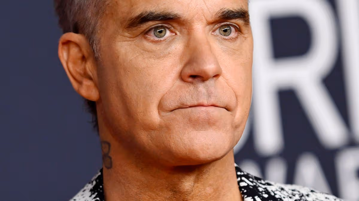Robbie Williams loses body part in freak bathroom accident as wife horrified
