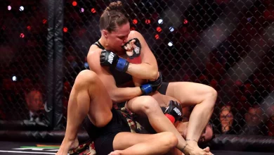 Ronda Rousey submits Gina Carano by armbar in 17 seconds