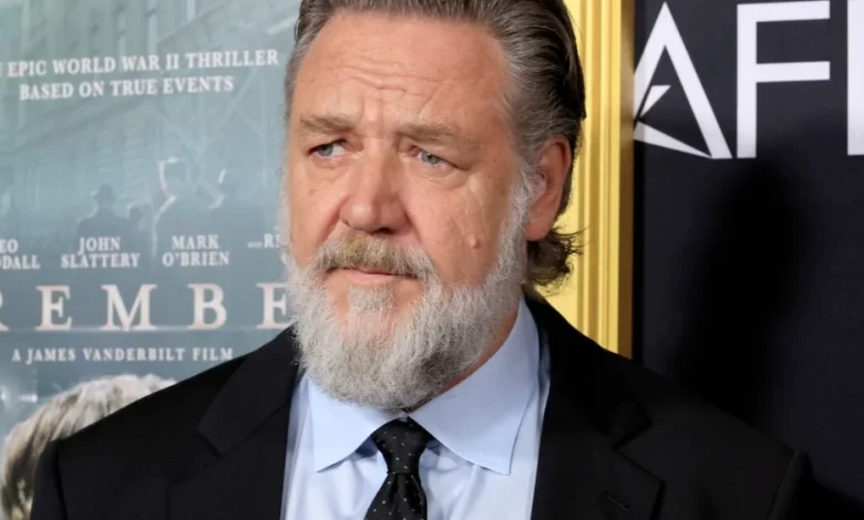 Russell Crowe Warns Paris Fans: 'As Soon as Somebody's a D--k, I'm Going'