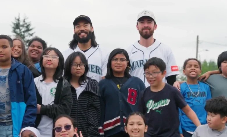 Seattle Mariners play sandlot-style baseball with local schools for 'Recess Takeover'