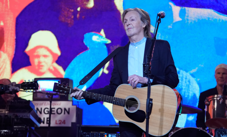 See Paul McCartney Play Beatles Classics in ‘SNL’ Post-Credits Performance