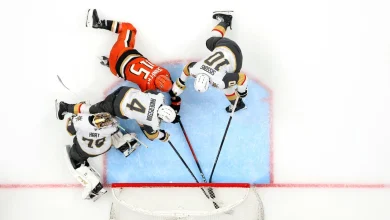 Sennecke pokes it home