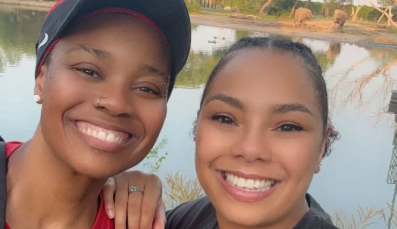 She was flying across the country for a blind date. But she fell for her flight attendant