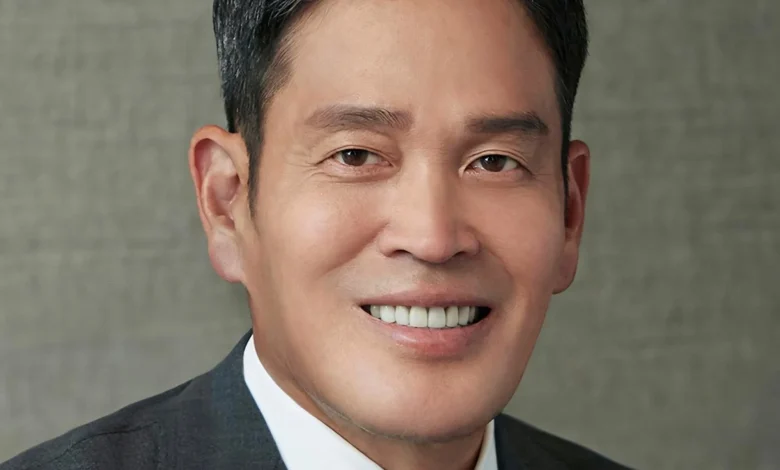 Shinsegae chief to issue in-person apology over Starbucks Korea's 'Tank Day' marketing controversy