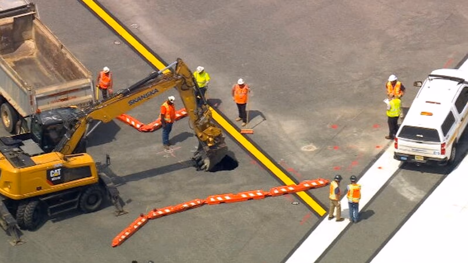 Sinkhole shuts down runway at LaGuardia International Airport