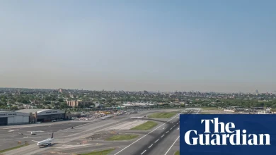 Sinkhole shuts down runway at New York LaGuardia airport
