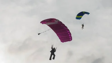 Skydiver dies after midair collision with another jumper during group jump in Washington state