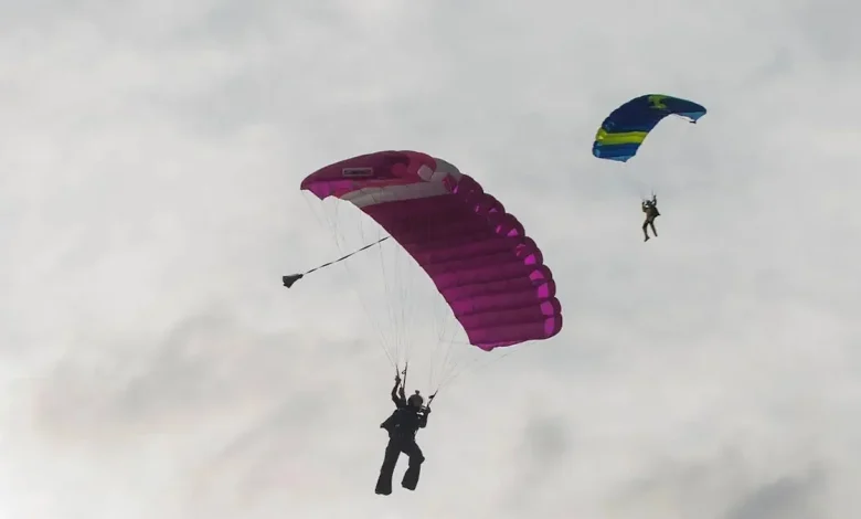 Skydiver dies after midair collision with another jumper during group jump in Washington state