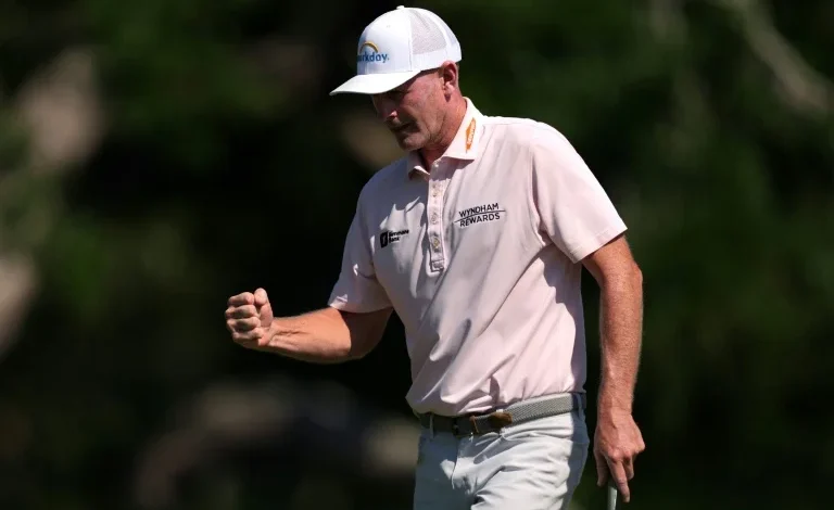 Snedeker captures PGA Myrtle Beach Classic title