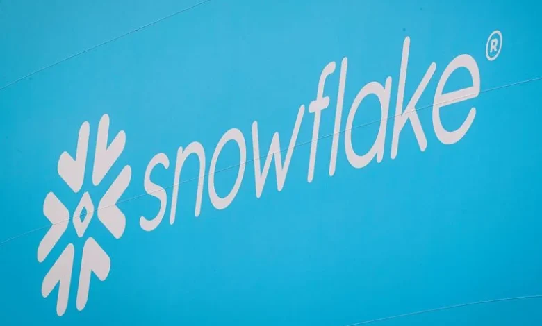 Snowflake boosts forecast, signs $6 billion AWS deal as enterprise AI adoption grows