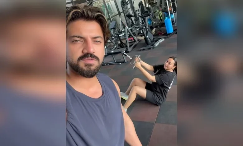 Sonakshi Sinha gets stuck in the middle of her workout, thanks to husband Zaheer Iqbal