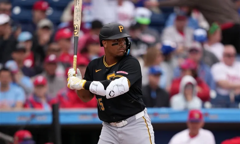 Sources: The Pirates are promoting Esmerlyn Valdez, their No. 9 prospect