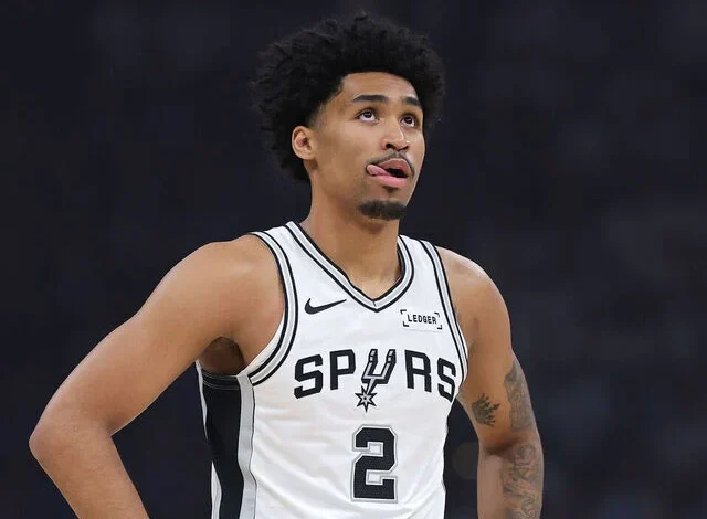 Spurs' Harper exits Game 2 with right leg injury