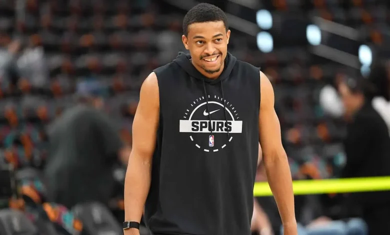 Spurs’ Keldon Johnson comes dangerously close to pantsing Naz Reid in Game 5