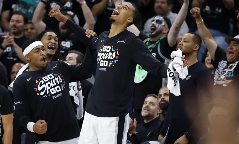 Spurs bounce back, beat Timberwolves by 38 to even series