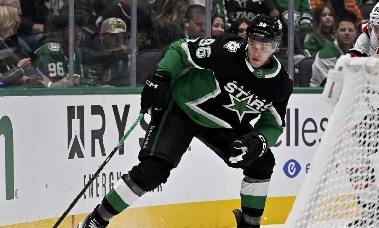 Stars’ Mikko Rantanen heads to locker room after Marcus Foligno incident