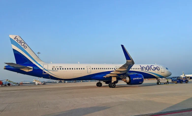 'Suffocating' Inside IndiGo Flight: Video Shows Passengers Fanning Themselves After Power Failure