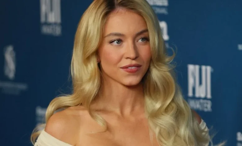 Sydney Sweeney’s Plunging Sheer VS Corset Top Is So Cassie in ‘Euphoria’
