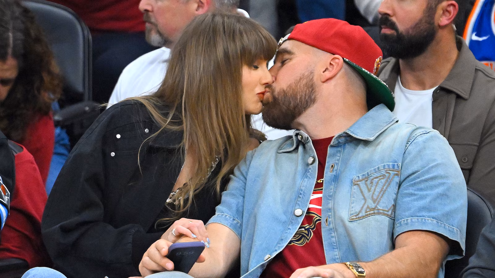Taylor Swift, Travis Kelce share sweet courtside moment at NBA playoff game