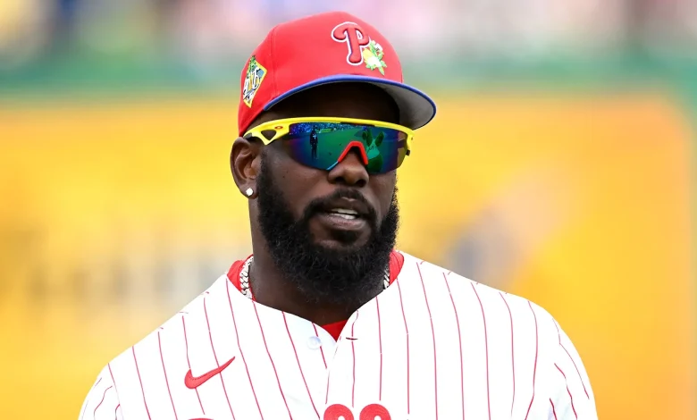 Terrified Adolis García Wondering If Anyone Else Can See Phillie Phanatic