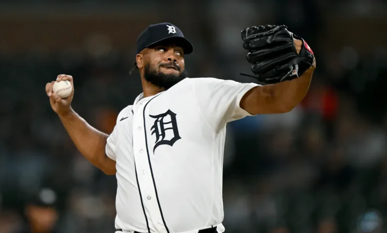 Tigers' Kenley Jansen leaves game in ninth inning with leg injury