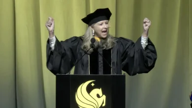 UCF students boo commencement speaker over AI praise