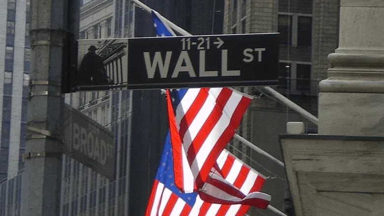 U.S. Futures Slip as Renewed U.S.-Iran Strikes Shake Market Sentiment: Dow Jones, S&P, Nasdaq, Wall Street