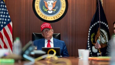 «Un jeu de poker menteur» : que cherche Donald Trump avec sa menace de taxe à 25% sur les voitures européennes ?