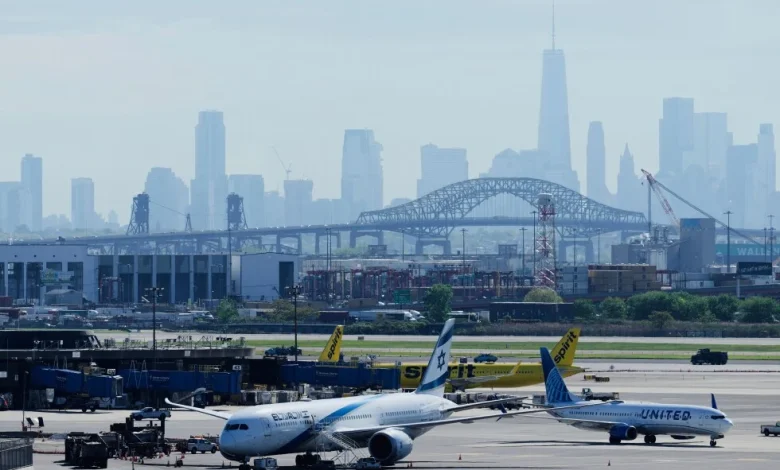 United Airlines jet hits light pole, damages delivery truck while landing at Newark Liberty Airport