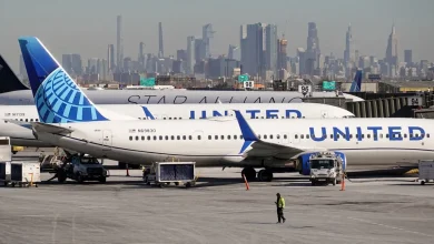 United flight clips light pole while landing at Newark airport in NJ