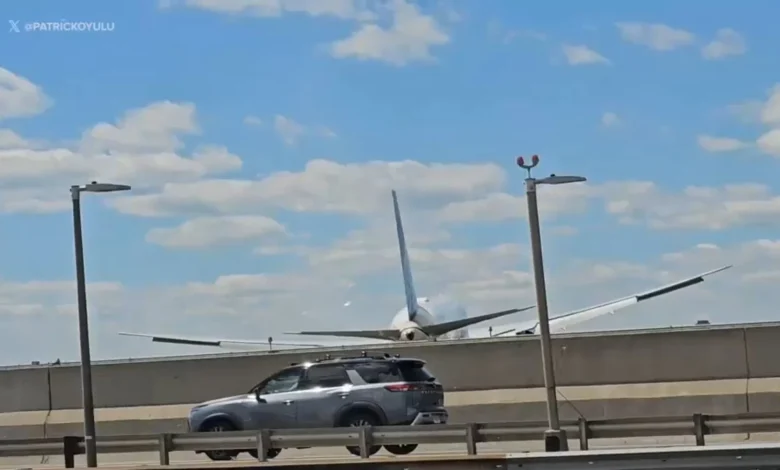 United flight strikes light pole while landing at Newark Airport