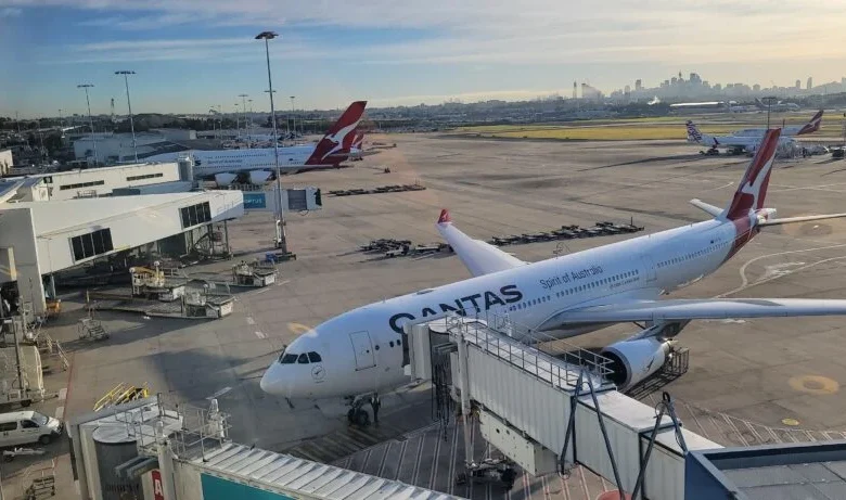 VIDEO: Qantas Flight To Dallas Diverts To Tahiti After Passenger Bites Flight Attendant