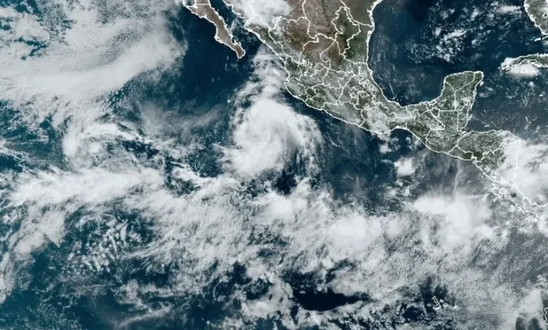Warm waters and potential Super El Niño could 'supercharge' start to Eastern Pacific hurricane season