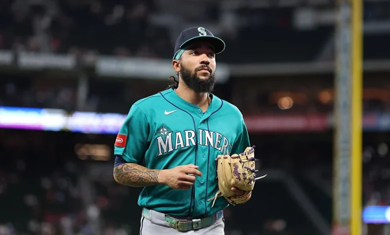 What we know: Seattle Mariners' J.P Crawford trying 3B out