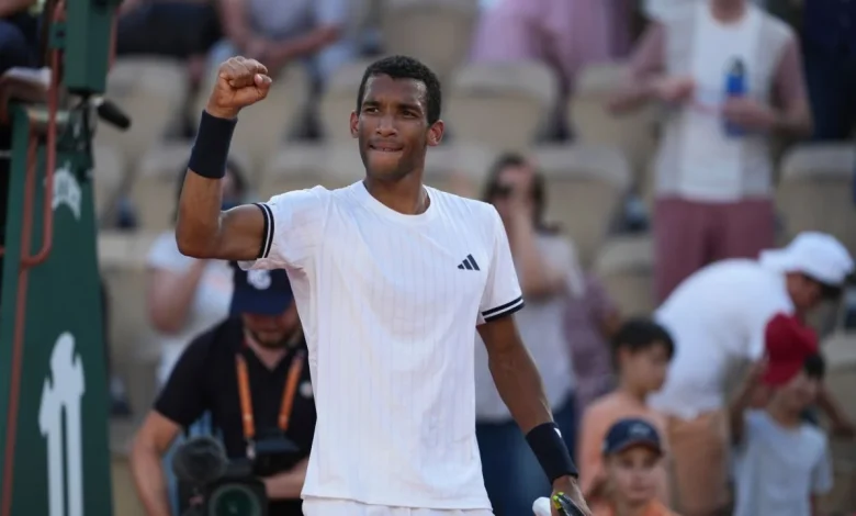 Who remains in contention after Sinner's surprise French Open exit, Djokovic's loss