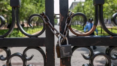 Why are more colleges at risk of closing and how could it impact students?