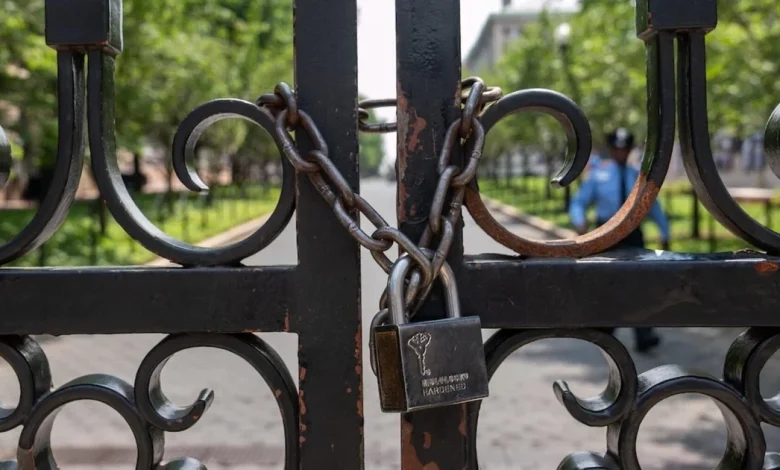 Why are more colleges at risk of closing and how could it impact students?