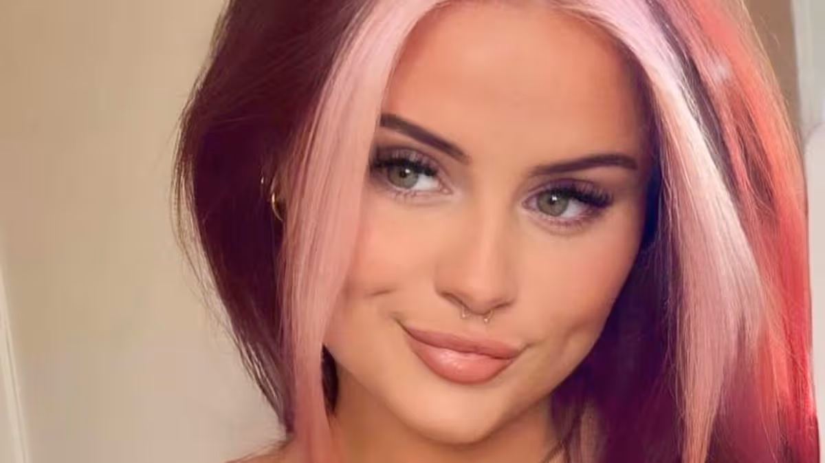 Woman, 24, dies after she's left for hour in hospital corridor
