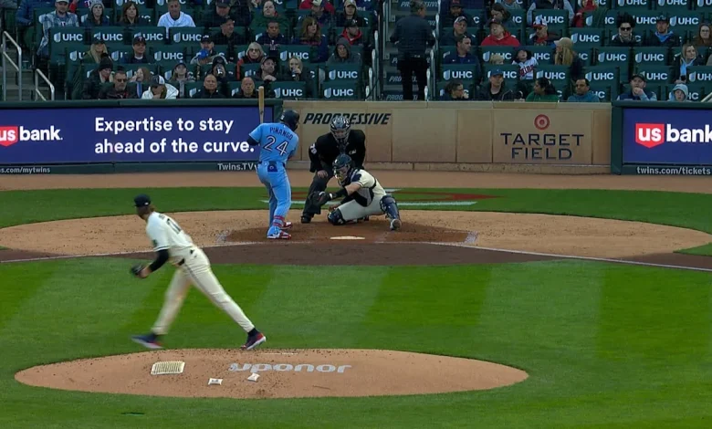 Yohendrick Pinango's first career walk
