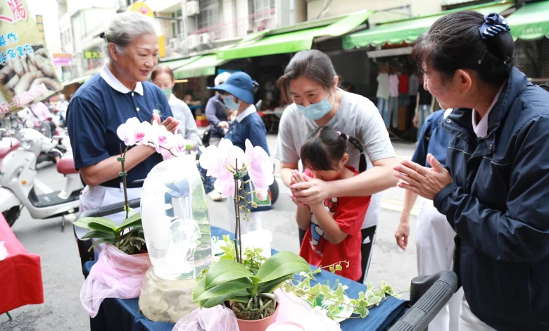 菜市場與佛相遇 嘉義北興街行動浴佛暖人心
